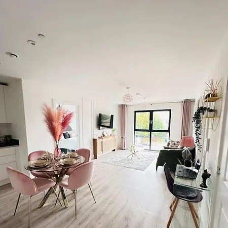 Central Derby Urban 2 Bedroom Flat - An Oasis Of Elegance! Free Parking And Wifi Suitable For Families And Professionals Extérieur photo