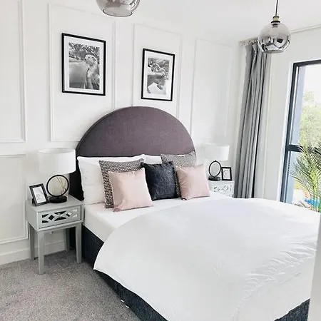 Central Derby Urban 2 Bedroom Flat - An Oasis Of Elegance! Free Parking And Wifi Suitable For Families And Professionals Extérieur photo