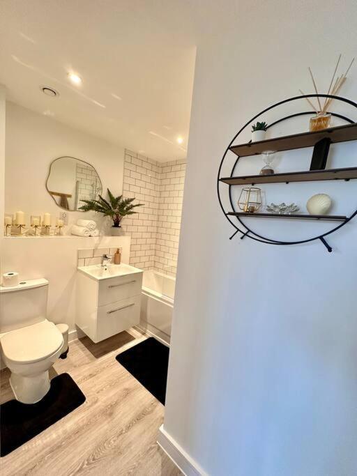 Apartamento Urban 2 Bedroom Flat - An Oasis Of Elegance! Free Parking And Wifi Suitable For Families And Professionals *