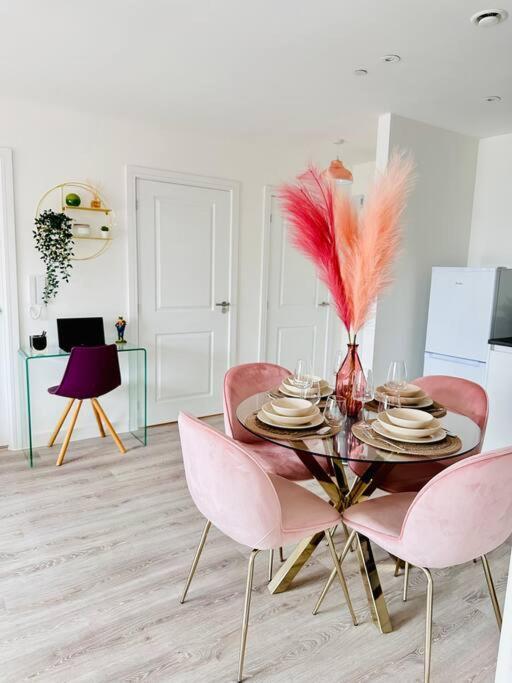 Urban 2 Bedroom Flat - An Oasis Of Elegance! Free Parking And Wifi Suitable For Families And Professionals Apartamento Derby