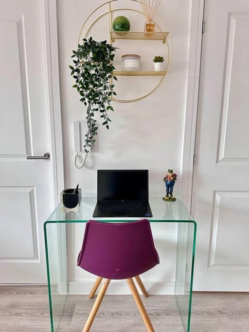 Urban 2 Bedroom Flat - An Oasis Of Elegance! Free Parking And Wifi Suitable For Families And Professionals Apartment Derby
