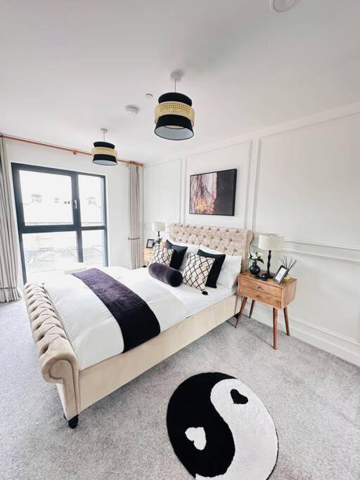 Urban 2 Bedroom Flat - An Oasis Of Elegance! Free Parking And Wifi Suitable For Families And Professionals Derby