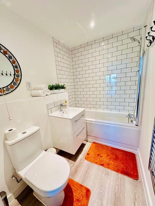 Urban 2 Bedroom Flat - An Oasis Of Elegance! Free Parking And Wifi Suitable For Families And Professionals Apartment Derby