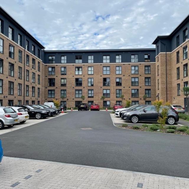 Urban 2 Bedroom Flat - An Oasis Of Elegance! Free Parking And Wifi Suitable For Families And Professionals